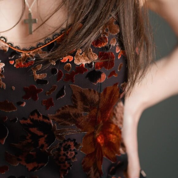 NWT Little Lies Rooms on Fire Devore Slip SOLD OUT as seen on Taylor Swift - Picture 2 of 8